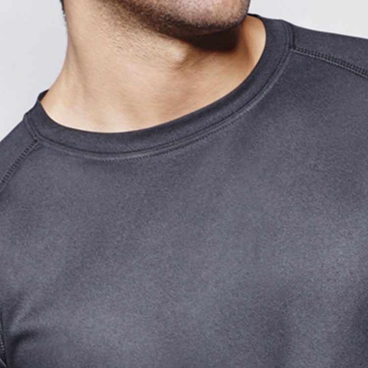 Camiseta técnica de manga larga detalle cuello,. Montecarlo